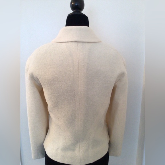 CHANEL Ivory Crepe Jacket 40 FR (6-8 US) Excellent Condition - Picture 2 of 9